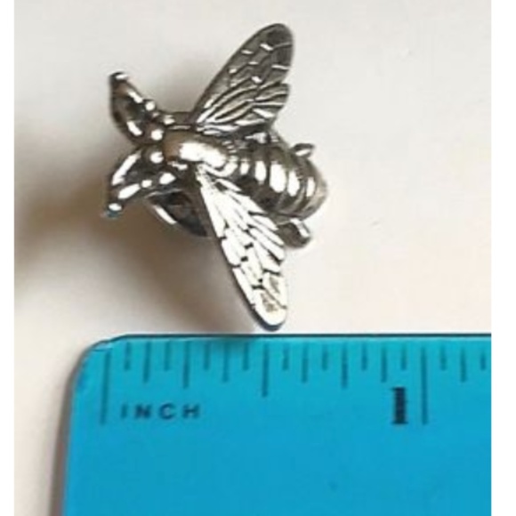 Silver Bumble Bee Pin Brooch Tie Tac Lapel Bea - Picture 8 of 8